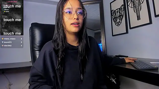 Ariana Pierce online show from 4, 2, 2025