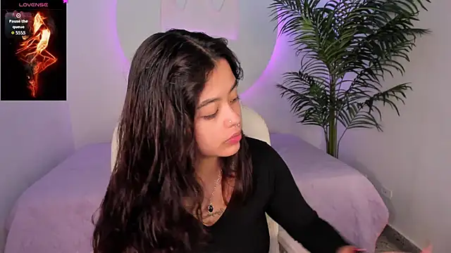 Snapshot of Ariana_Pierce chatting on 8, 11, 2025 Ariana Pierce online show from 8, 11, 2025