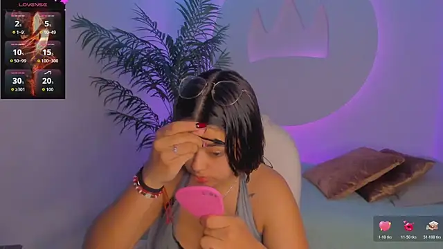 Snapshot of Ariana_Pierce chatting on 25, 11, 2025 Ariana Pierce online show from 25, 11, 2025