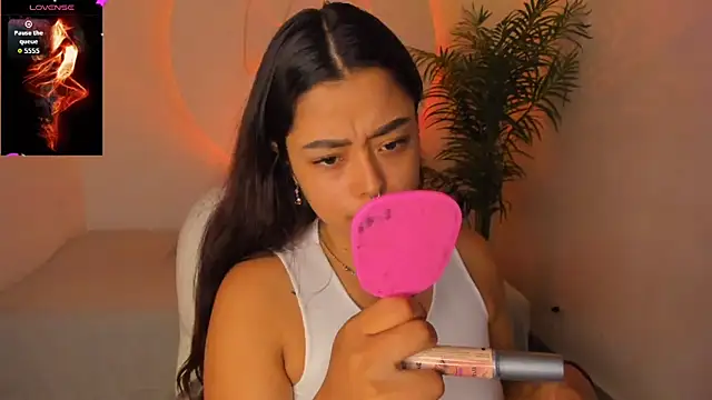 Snapshot of Ariana_Pierce chatting on 5, 12, 2025 Ariana Pierce online show from 5, 12, 2025