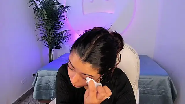 Snapshot of Ariana_Pierce chatting on 20, 12, 2025 Ariana Pierce online show from 20, 12, 2025