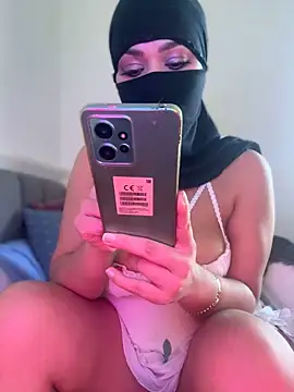 Queendiamon online show from 2, 1, 2025