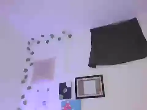 Snapshot of Melody200420 chatting on 5, 10, 2025 Melody200420 online show from 5, 10, 2025