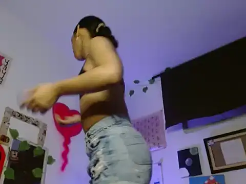 Snapshot of Melody200420 chatting on 27, 10, 2025 Melody200420 online show from 27, 10, 2025