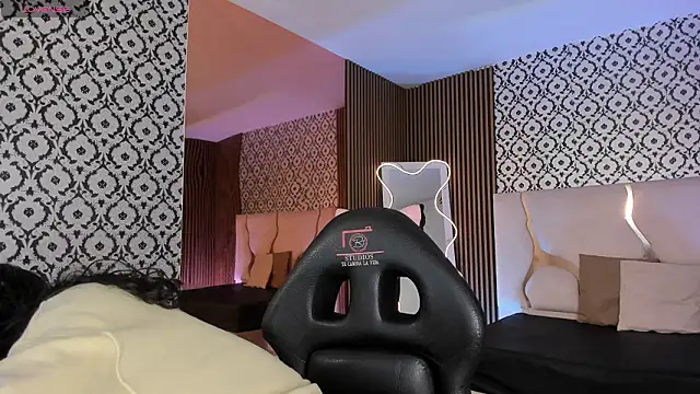 penelope tay1 online show from 1, 2, 2026