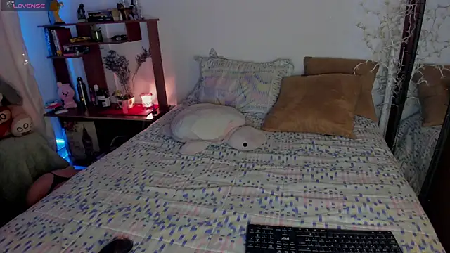 cuteweed420 online show from 4, 10, 2025