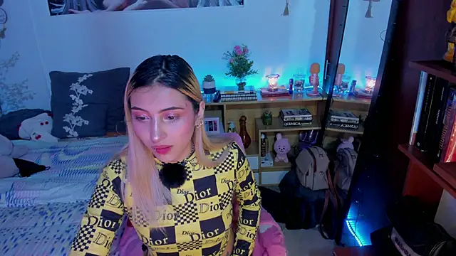 cuteweed420 online show from 10, 4, 2026