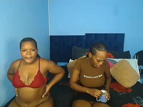 Snapshot of Conniesmall chatting on 28, 12, 2024 Conniesmall online show from 28, 12, 2024