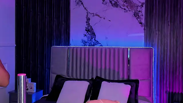 Lillyortiz online show from 4, 1, 2025