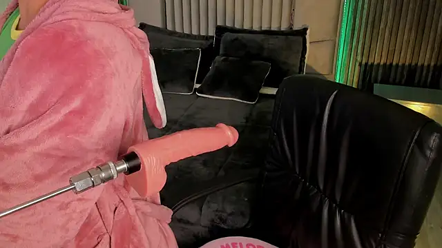 Lillyortiz online show from 4, 3, 2025