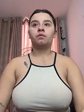 Snapshot of SaraBraun_ chatting on 13, 11, 2025 SaraBraun online show from 13, 11, 2025