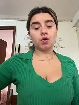 Snapshot of SaraBraun_ chatting on 5, 5, 2026 SaraBraun online show from 5, 5, 2026