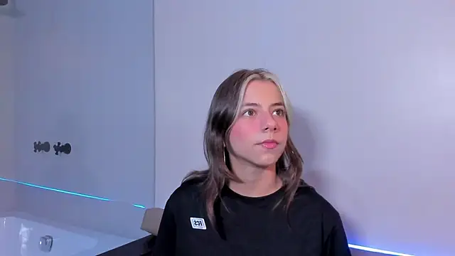 ArtemisaBlake online show from 17, 12, 2024