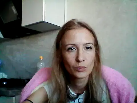 Snapshot of Selena3921 chatting on 13, 12, 2024 Selena3921 online show from 13, 12, 2024