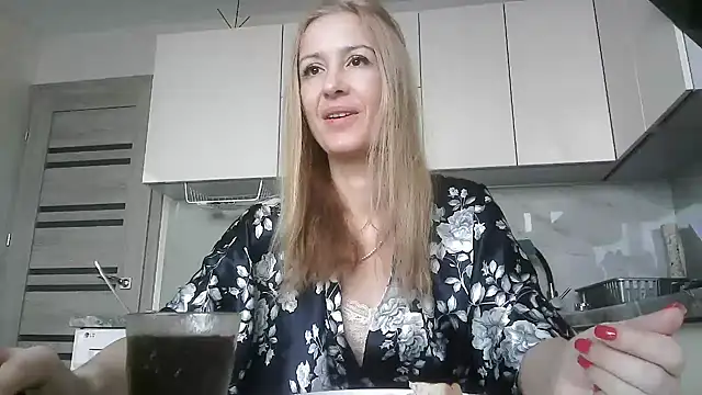 Snapshot of Selena3921 chatting on 10, 3, 2025 Selena3921 online show from 10, 3, 2025