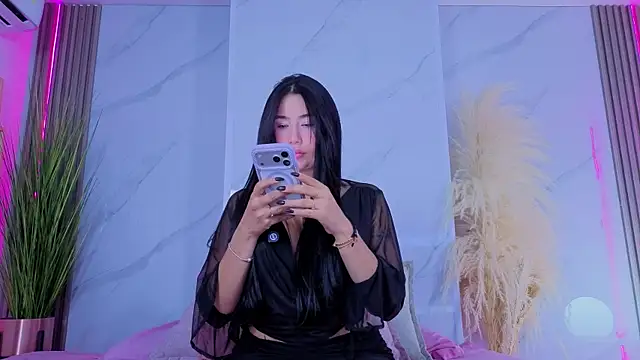 Chlooee   online show from 28, 4, 2026