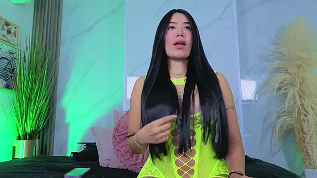 Chlooee   online show from 4, 5, 2026