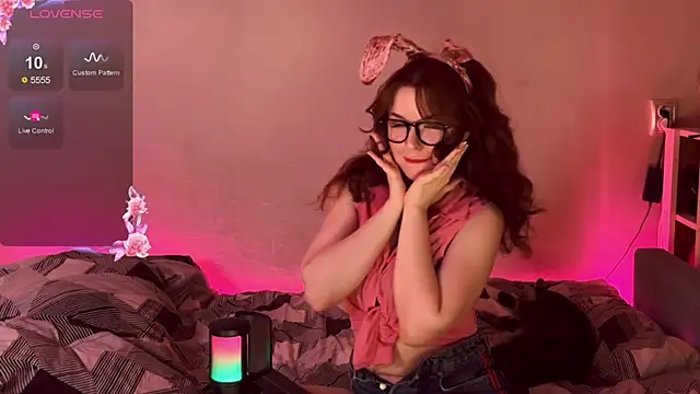 Snapshot of LaurenRossss chatting on 3, 10, 2025 LaurenRossss online show from 3, 10, 2025