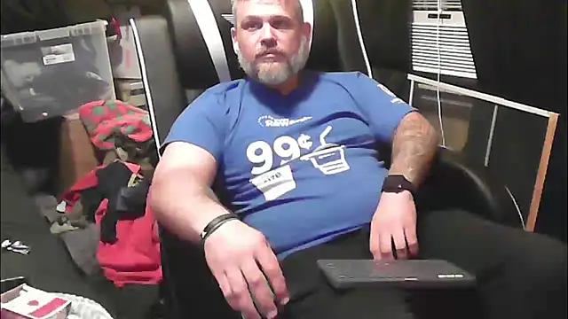 Snapshot of TwoFarty240 chatting on 17, 10, 2025 TwoFarty240 online show from 17, 10, 2025