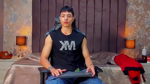 Snapshot of JoshRashfordd chatting on 8, 3, 2025 JoshRashfordd online show from 8, 3, 2025