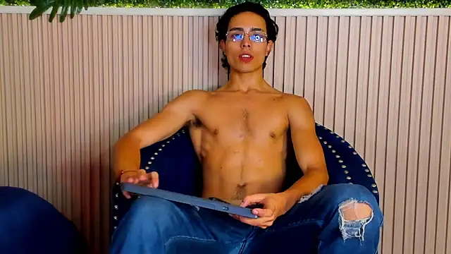 Snapshot of JoshRashfordd chatting on 6, 10, 2025 JoshRashfordd online show from 6, 10, 2025