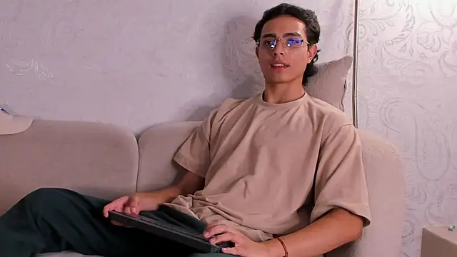 Snapshot of JoshRashfordd chatting on 12, 10, 2025 JoshRashfordd online show from 12, 10, 2025