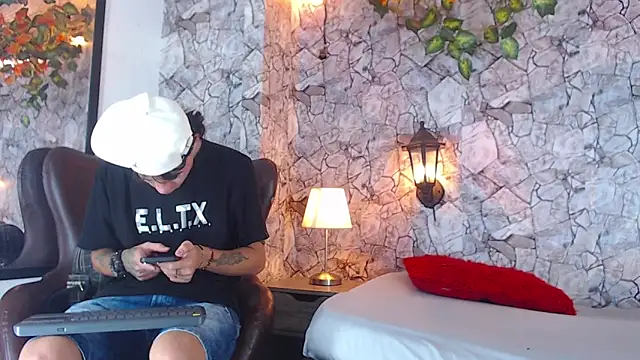 Samuel Hilton online show from 13, 12, 2024