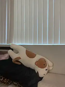 Snapshot of Charismasweets chatting on 8, 3, 2025 Charismasweets online show from 8, 3, 2025