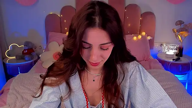 Snapshot of ElsaYoung chatting on 25, 1, 2025 ElsaYoung online show from 25, 1, 2025