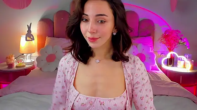 Snapshot of ElsaYoung chatting on 19, 10, 2025 ElsaYoung online show from 19, 10, 2025