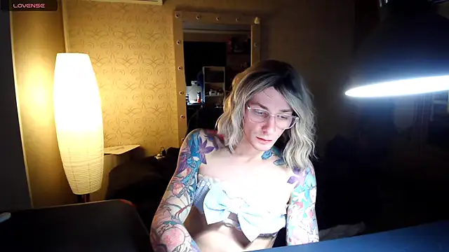 Snapshot of Julia_dolls chatting on 14, 11, 2025 Julia dolls online show from 14, 11, 2025