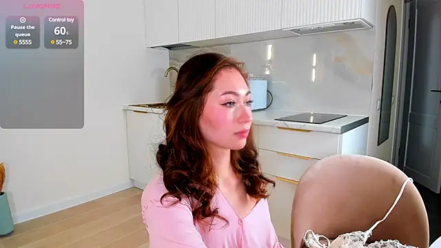 Snapshot of shellikeangel chatting on 8, 1, 2025 shellikeangel online show from 8, 1, 2025