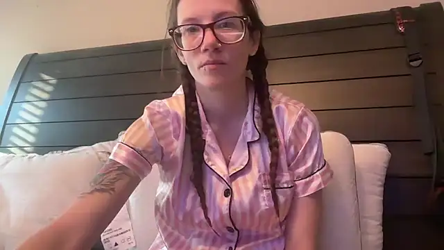 Snapshot of yourstrulylivy69 chatting on 20, 2, 2025 yourstrulylivy69 online show from 20, 2, 2025