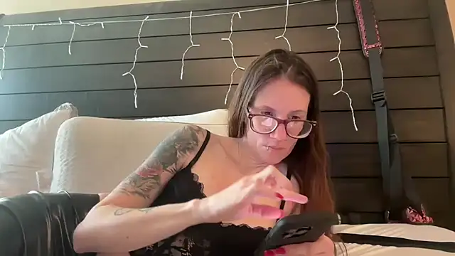 Snapshot of yourstrulylivy69 chatting on 27, 2, 2025 yourstrulylivy69 online show from 27, 2, 2025