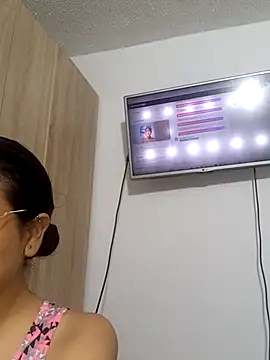 Snapshot of honeyblue_1 chatting on 15, 3, 2025 honeyblue 1 online show from 15, 3, 2025