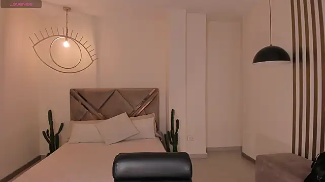 MiaFarrell  online show from 24, 3, 2026