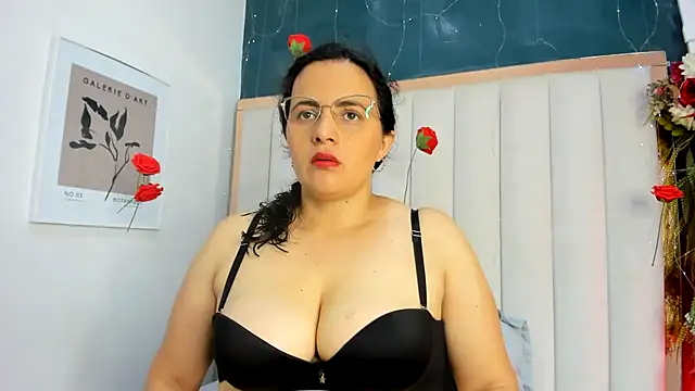 africa holmes online show from 12, 5, 2026