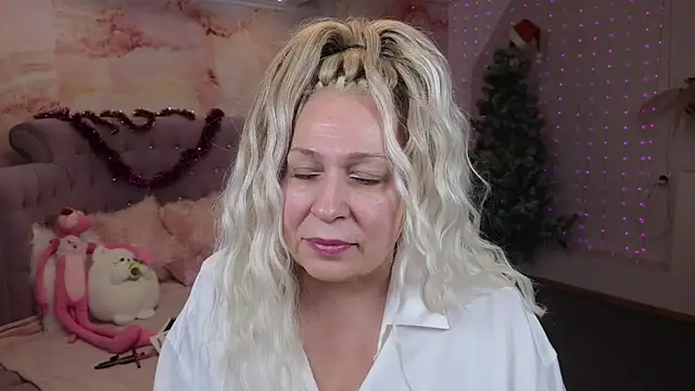 Penelope Pinky online show from 28, 12, 2024