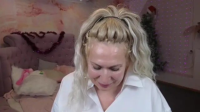 Penelope Pinky online show from 28, 12, 2024