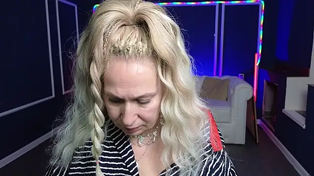 Penelope Pinky online show from 21, 1, 2025