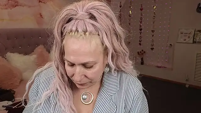 Penelope Pinky online show from 3, 3, 2025