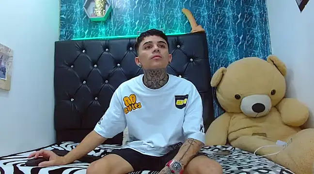 Snapshot of exotic_hot_couple chatting on 25, 2, 2025 exotic hot couple online show from 25, 2, 2025