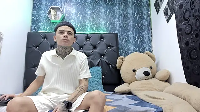 Snapshot of exotic_hot_couple chatting on 10, 1, 2026 exotic hot couple online show from 10, 1, 2026