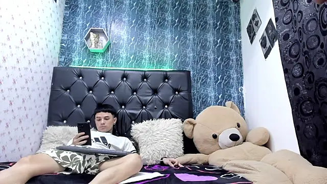 Snapshot of exotic_hot_couple chatting on 12, 1, 2026 exotic hot couple online show from 12, 1, 2026