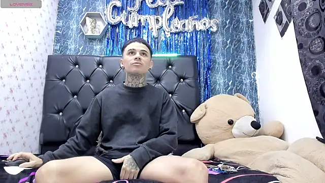 Snapshot of exotic_hot_couple chatting on 1, 2, 2026 exotic hot couple online show from 1, 2, 2026