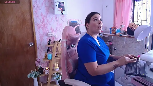 LucyanaSilva online show from 4, 8, 2026