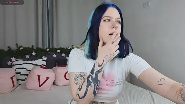 tender kiitty online show from 20, 12, 2025