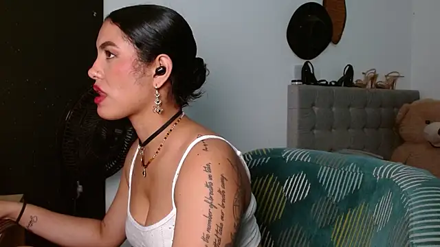 Snapshot of Sexy_Lia_ chatting on 5, 4, 2026 Sexy Lia online show from 5, 4, 2026