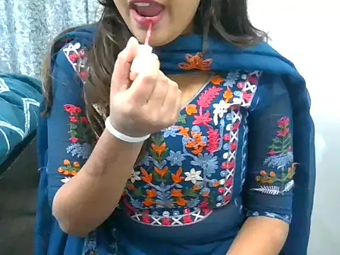 Snapshot of chavi_12 chatting on 7, 1, 2025 chavi 12 online show from 7, 1, 2025