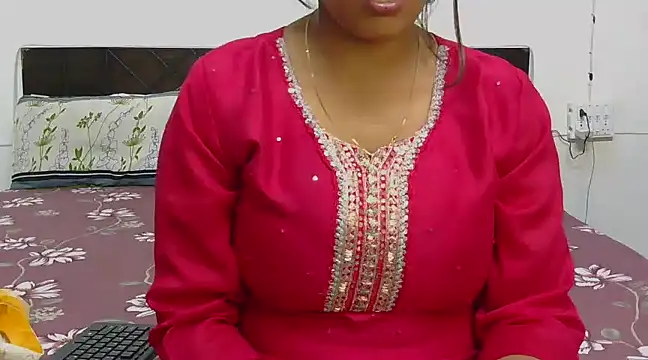 Snapshot of chavi_12 chatting on 1, 3, 2025 chavi 12 online show from 1, 3, 2025